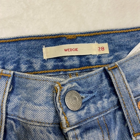 Levi's distresed womens wedgie jeans size 28 - Picture 4 of 6
